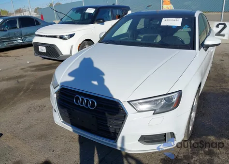 2018 Audi A3 2.0T Premium/2.0T Tech Premium z USA, uszkodzony, nr VIN WAUAUHFF7J1055931